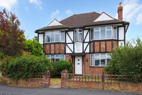 4 bedroom detached house to rent, Wolsey Drive, Walton-on-Thames, Surrey, KT12