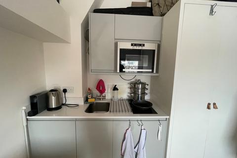 Studio to rent, Pentonville Road, Kings Cross, N1