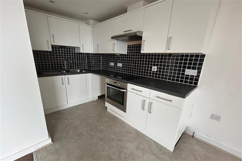 2 bedroom flat to rent, 2 bedroom Top Floor Flat in Southend on Sea