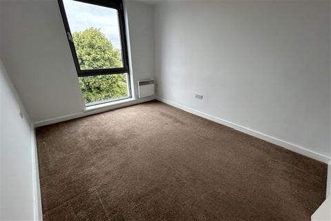 2 bedroom flat to rent, 2 bedroom Top Floor Flat in Southend on Sea