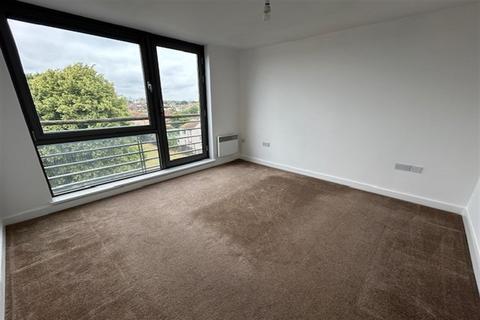 2 bedroom flat to rent, 2 bedroom Top Floor Flat in Southend on Sea