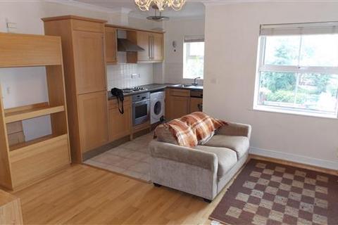 2 bedroom apartment to rent, Bishops Drive, Bedfont