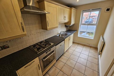 3 bedroom townhouse to rent, Carr Head Lane, Bolton On Dearne