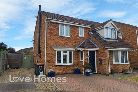 3 bedroom end of terrace house for sale, Troon Gardens, Luton, LU2 7GB