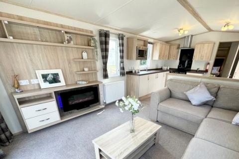 2 bedroom static caravan for sale, Solent Breezes Holiday Park, , Warsash SO31