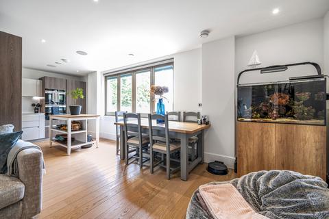 3 bedroom apartment for sale, Thurlow Park Road, London