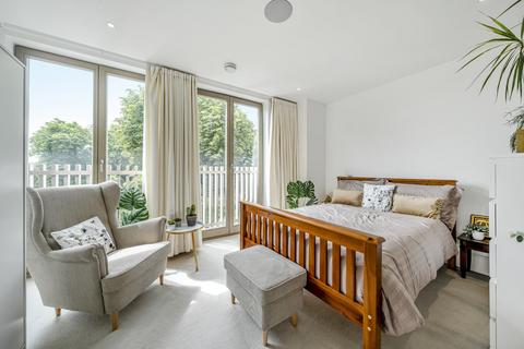 3 bedroom apartment for sale, Thurlow Park Road, London