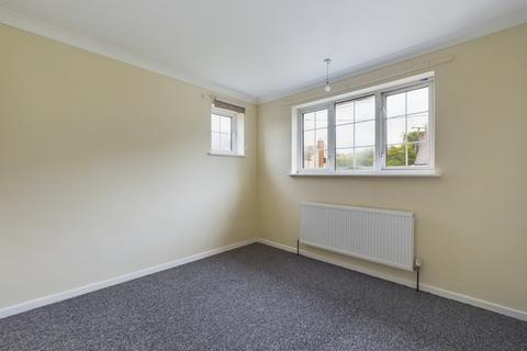 3 bedroom end of terrace house to rent, Church End, Western Colville