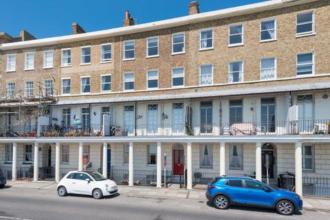 2 bedroom flat for sale, Wellington Crescent, Ramsgate, CT11