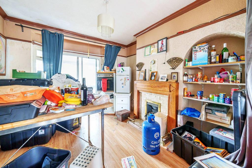 Tamworth Lane, Mitcham, CR4 4 bed terraced house for sale £450,000