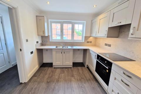 4 bedroom semi-detached house to rent, Griffin Close, Northfield, Birmingham, B31