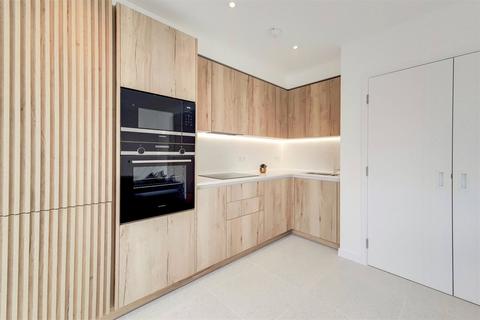 Studio to rent, Tapestry Way, Silk District9, E1