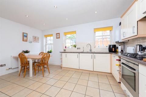 2 bedroom house for sale, Lancaster Drive, Camberley, Surrey, GU15
