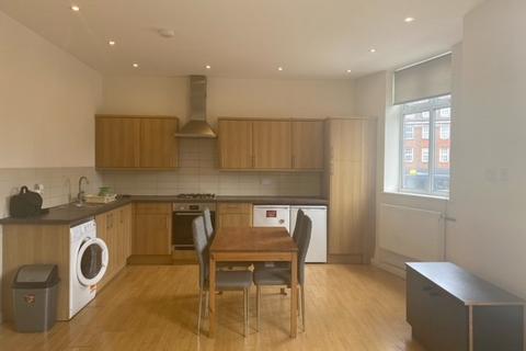 2 bedroom flat to rent, Vivian Avenue, London, NW4
