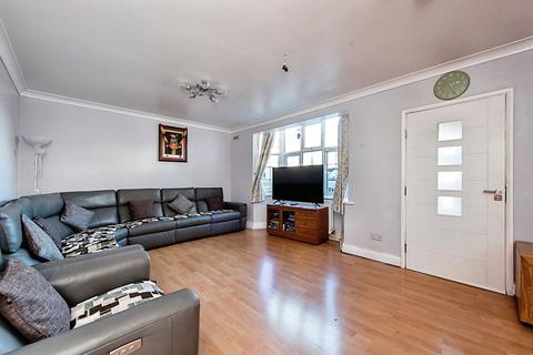 21 Rookeries Close, Feltham, TW13 7BG