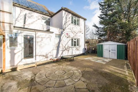 21 Rookeries Close, Feltham, TW13 7BG
