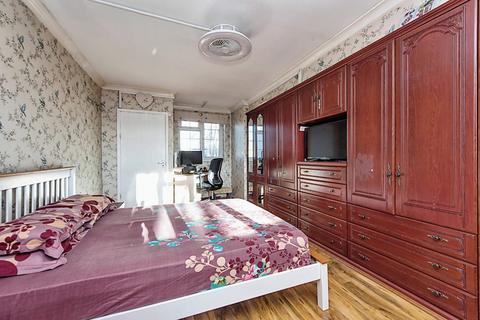 21 Rookeries Close, Feltham, TW13 7BG