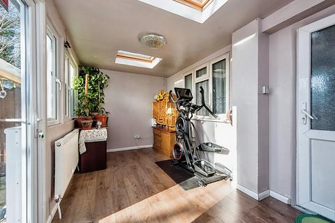 21 Rookeries Close, Feltham, TW13 7BG