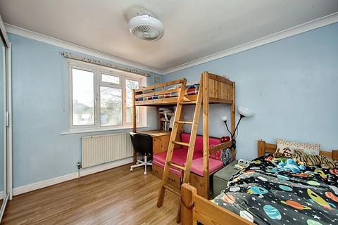 21 Rookeries Close, Feltham, TW13 7BG