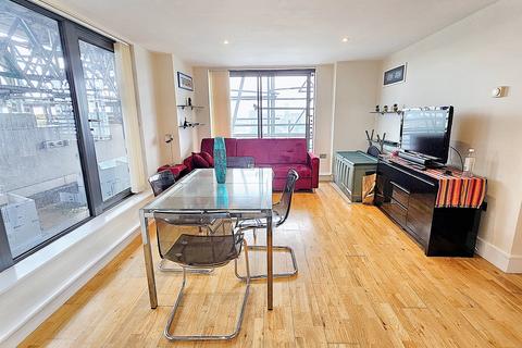3 bedroom flat to rent, Chrisp Street, London E14