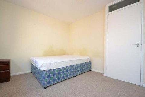 1 bedroom apartment to rent, Aylsham Drive, Ickenham, UB10