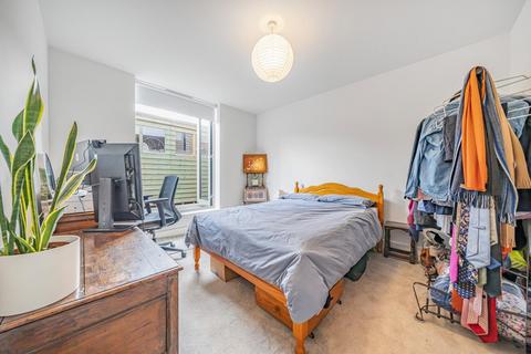 2 Graveney Mews, Mitcham, CR4 2FD