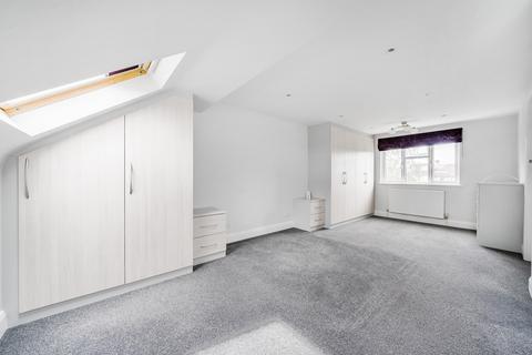24 Fairford Gardens, Worcester Park, KT4 7BH
