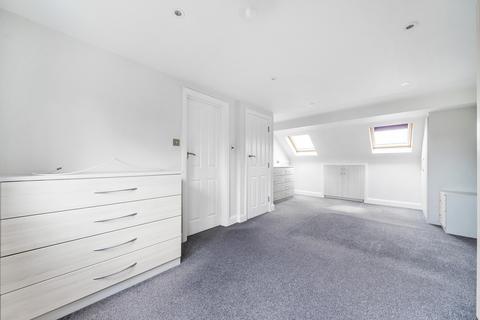 24 Fairford Gardens, Worcester Park, KT4 7BH