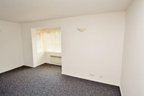 Studio to rent, Mead Avenue, Langley, Slough, Berkshire, SL3