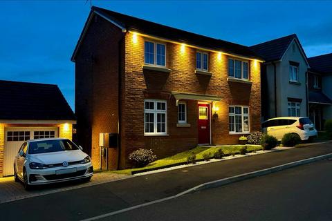 33 Highfields, Tonyrefail, Porth, CF39 8GB