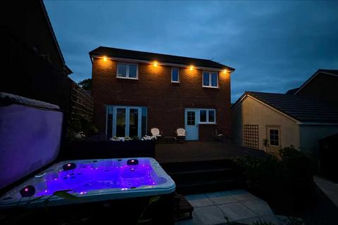 33 Highfields, Tonyrefail, Porth, CF39 8GB