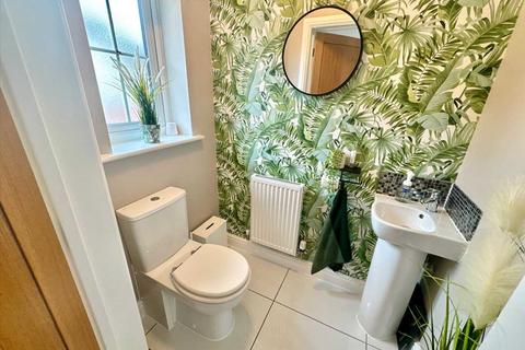 33 Highfields, Tonyrefail, Porth, CF39 8GB