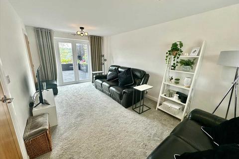 33 Highfields, Tonyrefail, Porth, CF39 8GB
