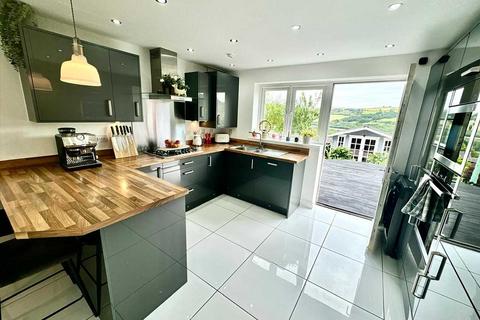 33 Highfields, Tonyrefail, Porth, CF39 8GB