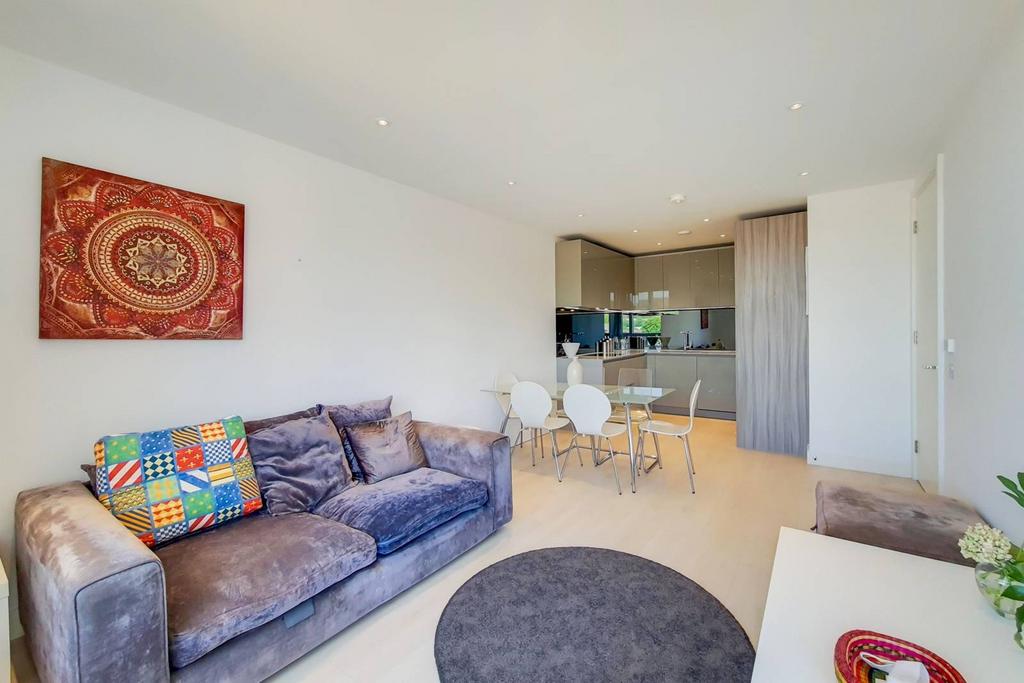 High Street, Hornsey, London, N8 2 bed flat for sale £675,000