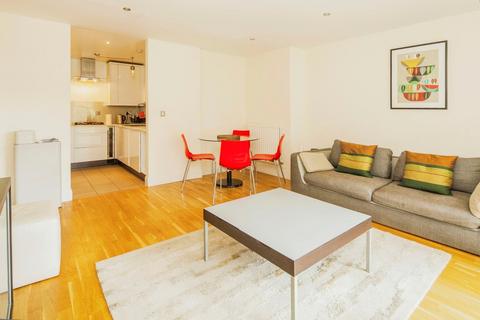 3 bedroom apartment for sale, Kings Avenue, London SW4