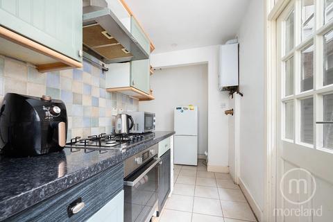 2 bedroom flat for sale, Montagu Road, London NW4