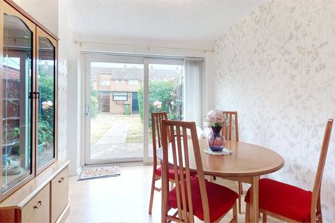 521 Long Riding, Basildon, SS14 1JW