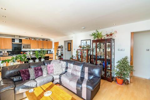 2 bedroom flat for sale, Gardner's Crescent, Edinburgh EH3