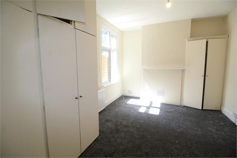 3 bedroom maisonette to rent, Mersham Road, Thornton Heath, CR7