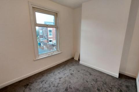 2 bedroom house to rent, Gillibrand Street, Chorley PR7