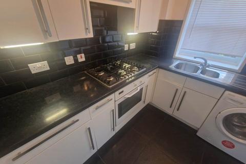 3 bedroom semi-detached house to rent, Greenacre Drive, Cardiff