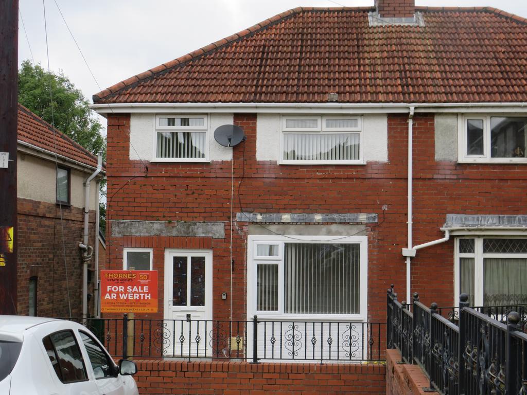Garden Suburbs, Trimsaran SA17 3 bed semidetached house for sale £89,995