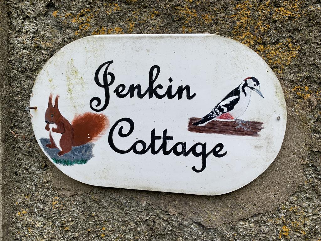 Jenkin Cottage   Kitchen, Living Room, 2 Bed...