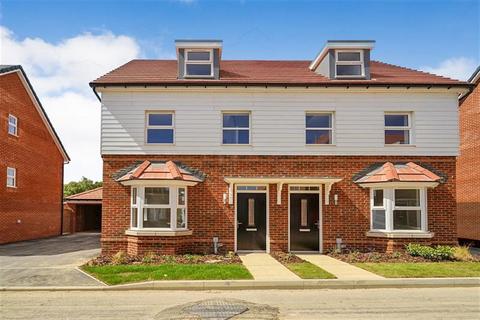 3 bedroom semi-detached house to rent, Sturry CT2