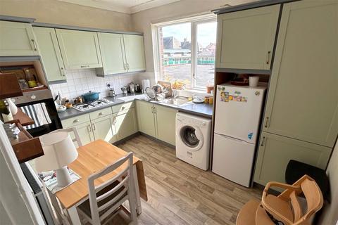 2 bedroom apartment for sale, Closefield Grove, Monkseaton, NE25