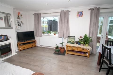 3 bedroom semi-detached house to rent, Elizabeth Avenue, STAINES-UPON-THAMES, TW18