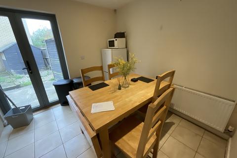4 bedroom semi-detached house to rent, Rustat Avenue, Cambridge, CB1