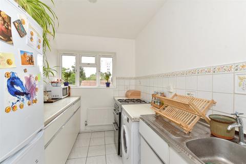 1 bedroom flat for sale, Eagle Avenue, Chadwell Heath, Essex