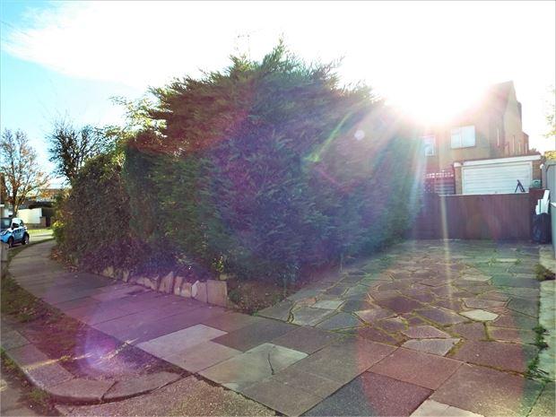 Rear side garden
